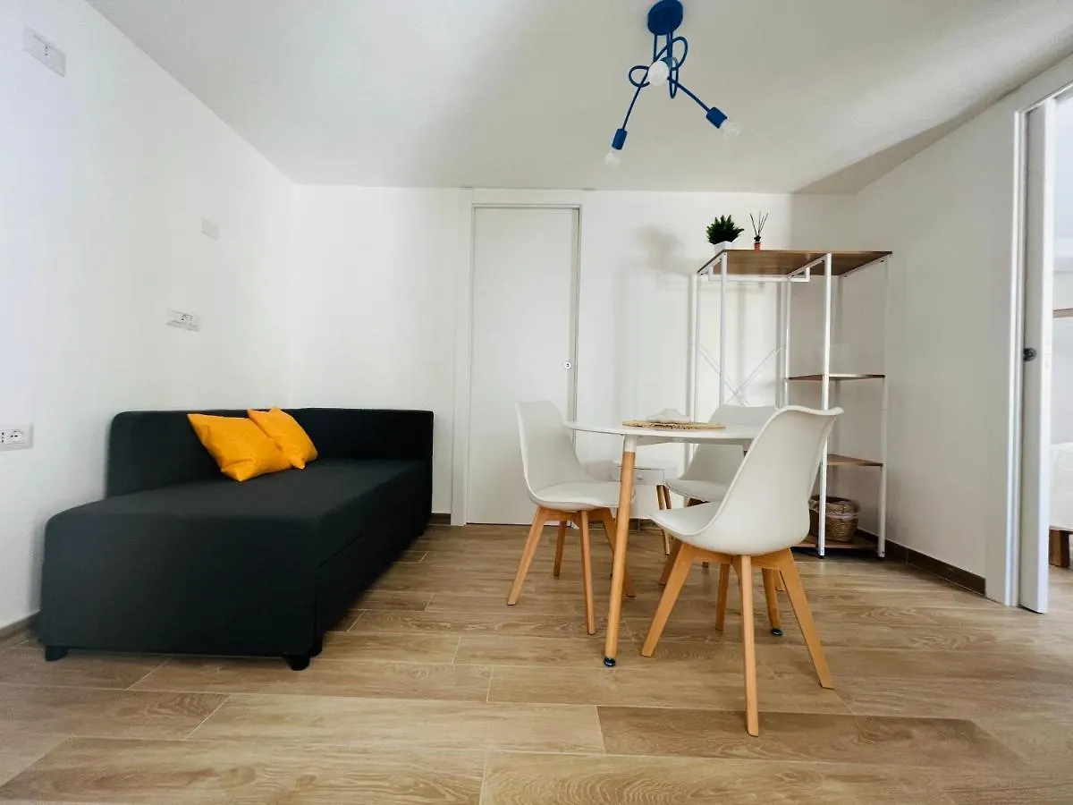 Πανσιόν Via Giardini Rooms Villasimius