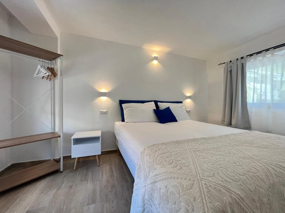 Via Giardini Rooms Villasimius 0*,